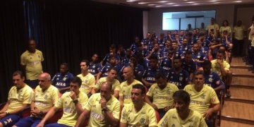 Com 26 jogadores, Fla volta com caras novas apenas fora das quatro linhas