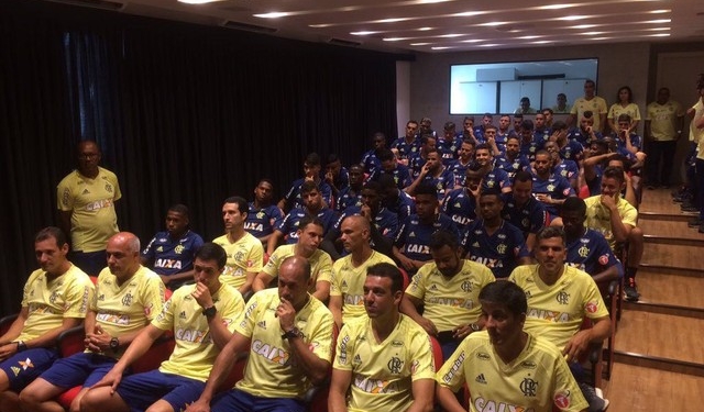Com 26 jogadores, Fla volta com caras novas apenas fora das quatro linhas