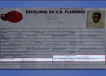 Ficha mostra Vinicius Junior como lateral esquerdo na escolinha do Flamengo