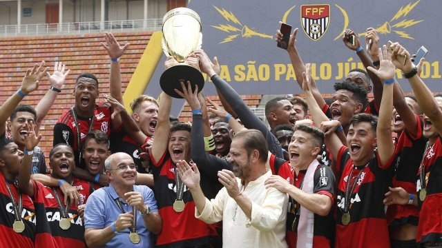 Zico parabeniza Flamengo pela conquista da Copinha