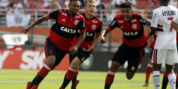 Tetra invicto: no Pacaembu lotado, Fla segura o São Paulo e leva título da Copinha