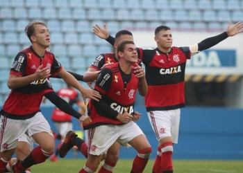 Fla vence Coritiba com gol de Bernardo e se classifica na Copinha