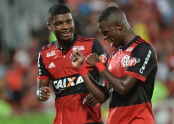Em momentos distintos, Flamengo e Vasco duelam no Maracanã
