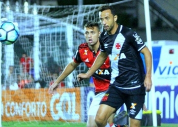Léo Duarte diz que quer jogar o clássico e lembra jogo em São Januário