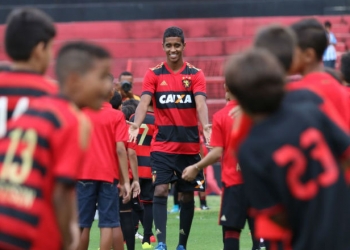 Fora dos planos do Fla, Gabriel é anunciado pelo Sport