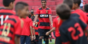 Fora dos planos do Fla, Gabriel é anunciado pelo Sport