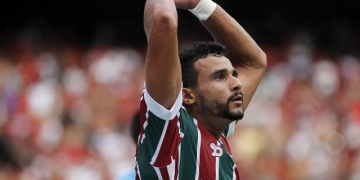 Flamengo oficializa proposta e avança para contratar Henrique Dourado