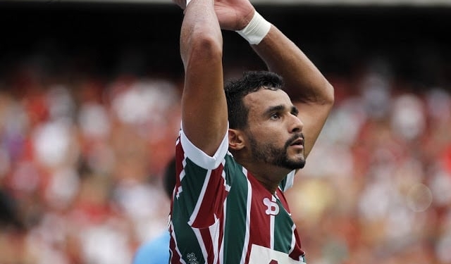 Flamengo oficializa proposta e avança para contratar Henrique Dourado