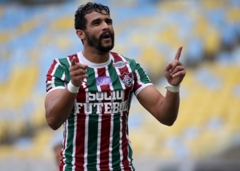 "Flu aceita proposta do Fla por Dourado e só falta assinar", diz repórter