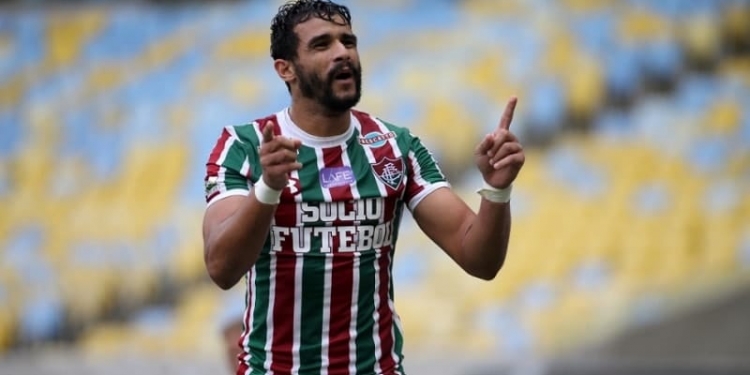 "Flu aceita proposta do Fla por Dourado e só falta assinar", diz repórter