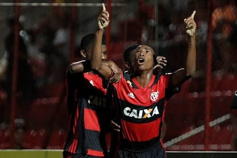 Bonificações e três anos de contrato: os pedidos do staff de Jean Lucas para renovar com o Fla