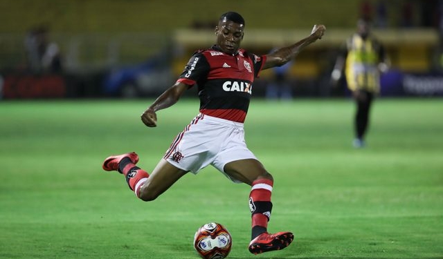 Flamengo planeja 'renovação coletiva' com promessas em ação no Carioca
