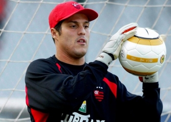 Flamengo negocia retorno do goleiro Júlio César, atualmente sem clube