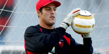 Flamengo negocia retorno do goleiro Júlio César, atualmente sem clube