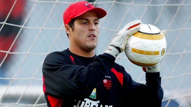 Flamengo negocia retorno do goleiro Júlio César, atualmente sem clube