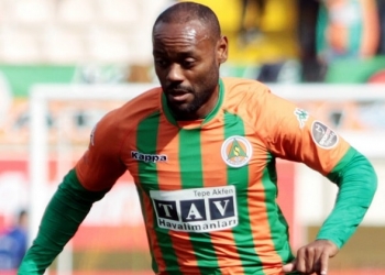 Besiktas faz proposta, e Vagner Love fica ainda mais distante do Fla