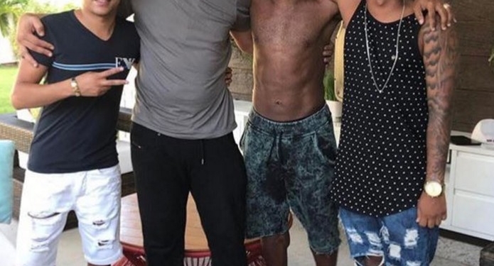 Fla se acerta com Vagner Love; jogador tentará liberação de clube turco