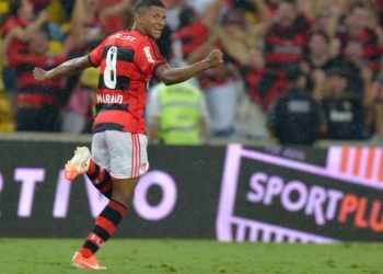 Flamengo encaminha empréstimo de Márcio Araújo para a Chapecoense