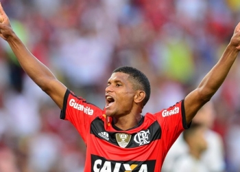 Márcio Araújo deixa o Fla e assina por dois anos com a Chapecoense