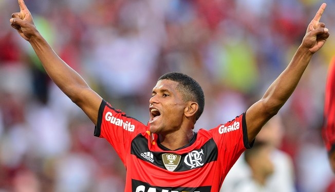 Márcio Araújo deixa o Fla e assina por dois anos com a Chapecoense