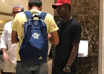 Marlos Moreno chega ao Rio para realizar exames médicos e assinar com o Flamengo