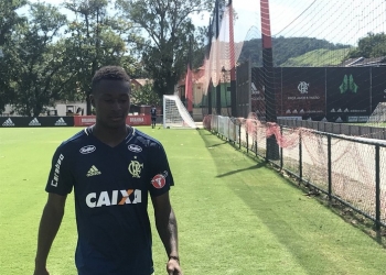 Regularizado, Marlos Moreno será relacionado; Rômulo será testado no meio