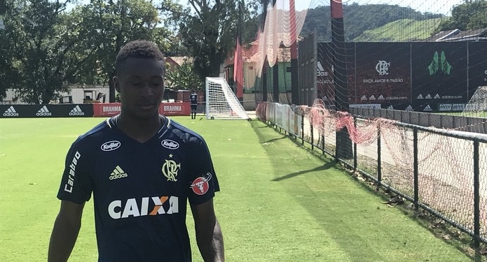 Regularizado, Marlos Moreno será relacionado; Rômulo será testado no meio