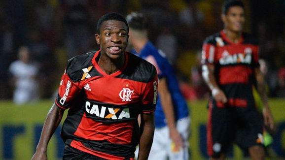 Quase no profissional, ‘Geração 2000’ do Flamengo mantém rotina de títulos