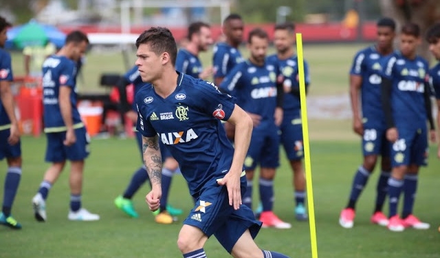 Flamengo dá chances a xodós da torcida em estreia no Carioca; confira os titulares