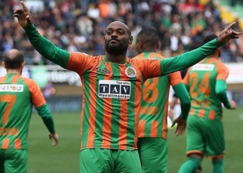 Nicola: Flamengo faz proposta milionária a Vágner Love