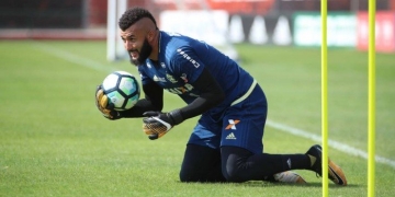 Com dificuldade para liberar jogadores, Flamengo trava chegada de reforços