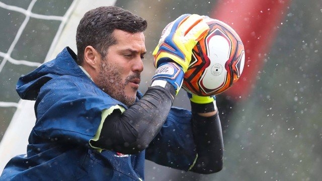 Flamengo aproveita semana 'livre' e Julio César treina pela primeira vez