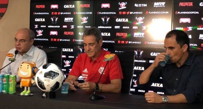 Com presença de campeões do mundo, Flamengo apresenta Carpegiani e nova comissão