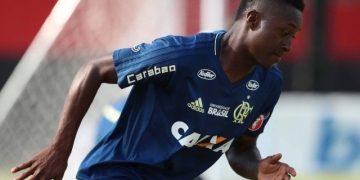 Carpegiani 'encorpa' Fla para clássico contra o Vasco e lança Marlos Moreno