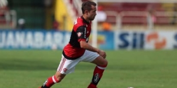 Everton Ribeiro celebra vitória, mas ressalta: "A cada jogo vamos nos aprimorando"