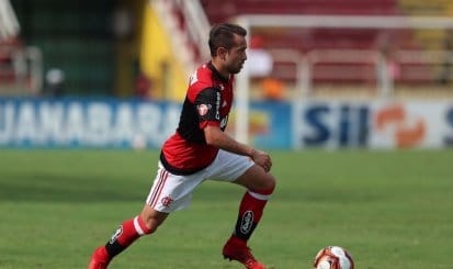 Everton Ribeiro celebra vitória, mas ressalta: "A cada jogo vamos nos aprimorando"