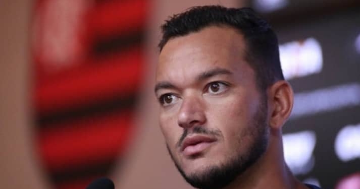 Flamengo explica o mal-estar que acometeu Réver no clássico