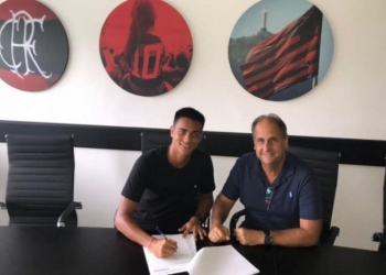 Flamengo acerta primeiro contrato profissional com joia da base