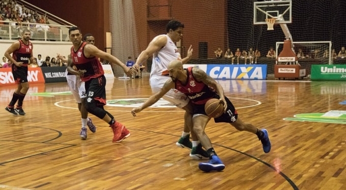 Flamengo se impõe fora de casa e vence o Joinville sem dificuldade