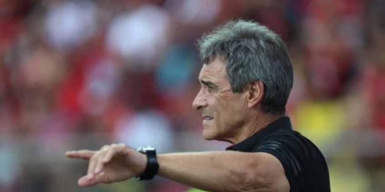 Carpegiani enxerga o Flamengo com mais de 11 titulares no momento