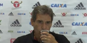Carpegiani lamenta derrota do Flamengo, parabeniza o Flu e diz: 'Tem que sentir na carne'