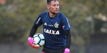 Diego Alves é relacionado e fará estreia na temporada; Jonas substituirá Cuéllar
