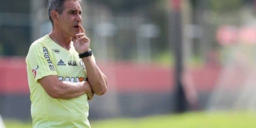 Carpegiani fica perto de definir 'time base' para estreia da Libertadores