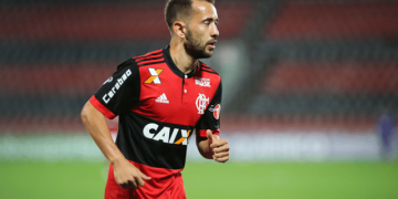 Everton Ribeiro explica mudança no esquema de jogo do Flamengo com Carpegiani