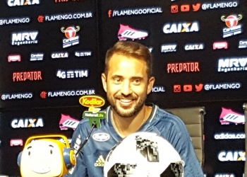 Everton Ribeiro minimiza favoritismo e aponta evolução física: “Estou mais solto”