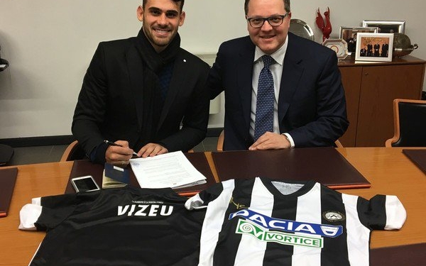 Felipe Vizeu é anunciado pela Udinese