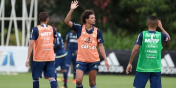 Com dores na panturrilha, Arão deve desfalcar Flamengo contra o Bota