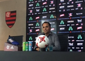 Caetano explica estratégia do Flamengo no mercado e revela procura por Abel
