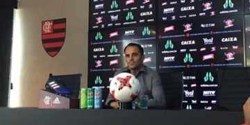Caetano explica estratégia do Flamengo no mercado e revela procura por Abel