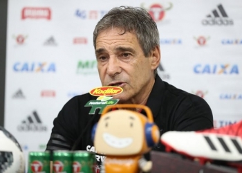 Carpegiani confirma reservas no Fla-Flu e Jonas como titular na Libertadores